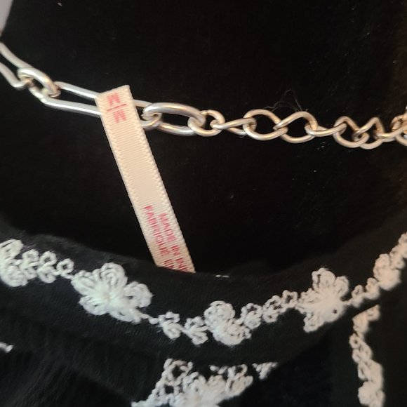 Free people Black and white embroidered top NWOT - Picture 6 of 7